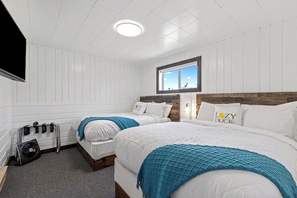 The Lazy Duck Inn Room # 19 4