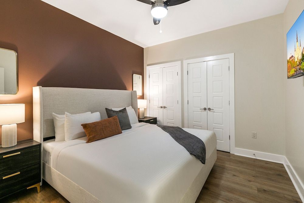 Design Condo, 4 Bedrooms, 2 Bathrooms