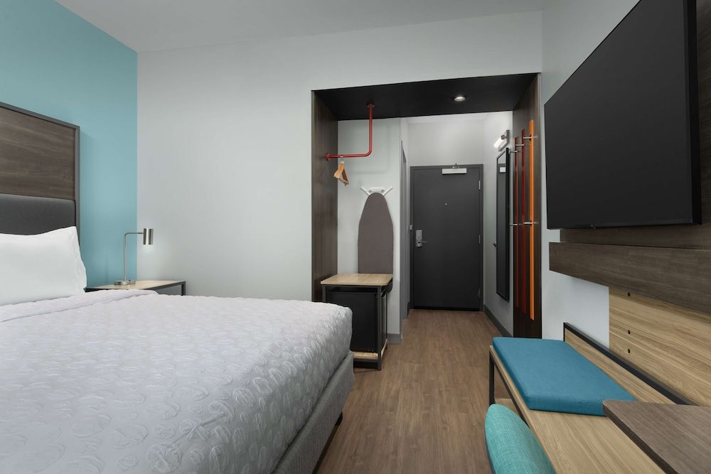 TRU BY Hilton North Augusta Room, 1 King Bed 2