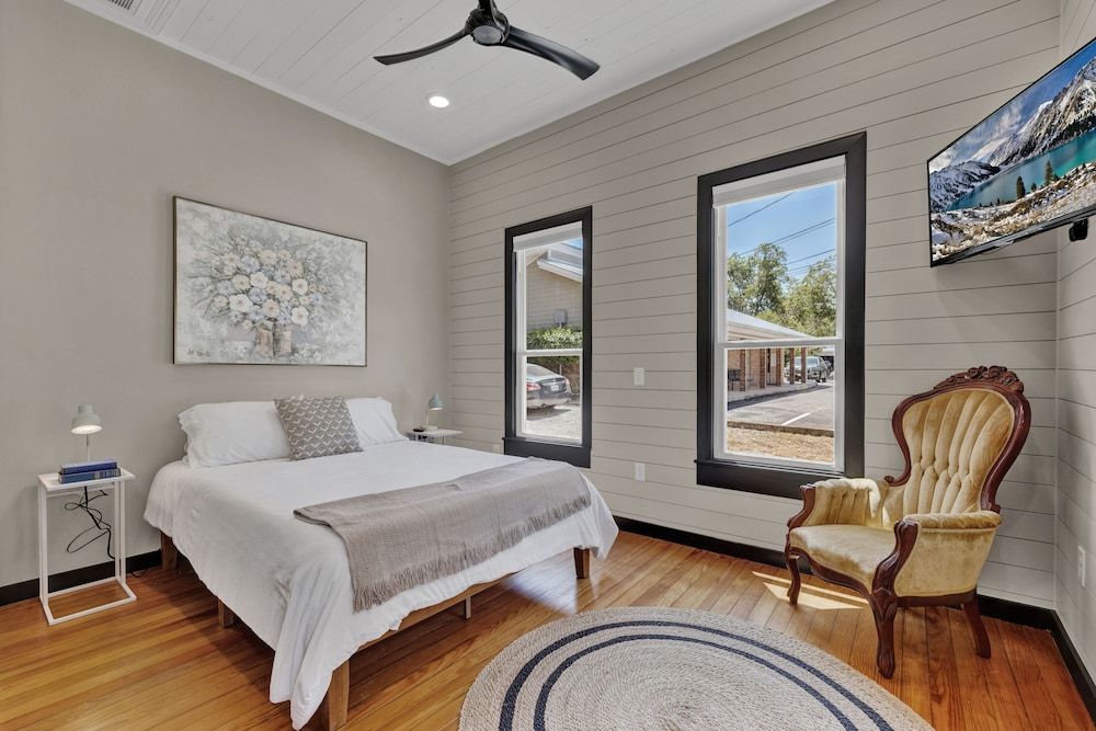 Historic Gem Near Schlitterbahn House, Multiple Beds, Kitchen