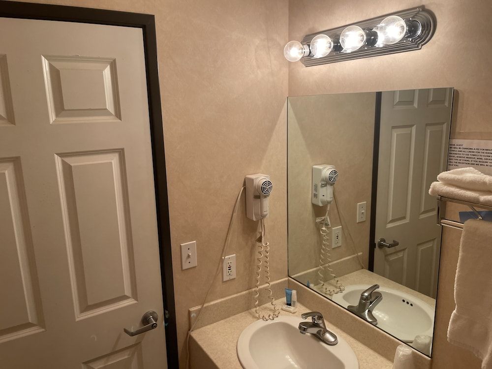 Hotel Yuma Family Room 14