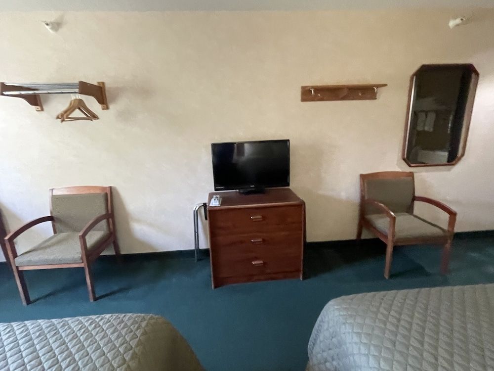 Hotel Yuma Family Room 27