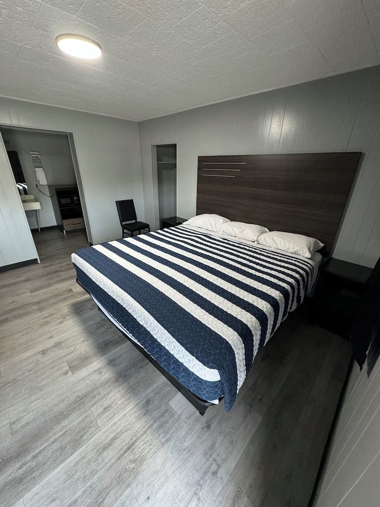 Room, 1 King Bed, Non Smoking