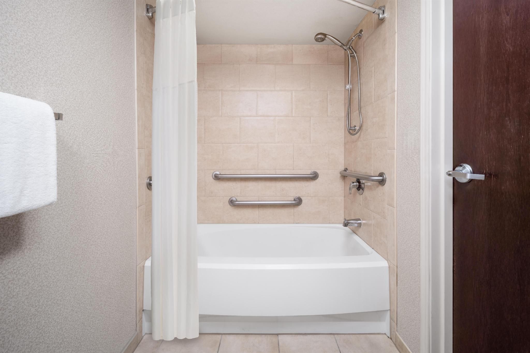 Eastgate Hotel, BW Signature Collection Accessibility - 2 Queens, Bathtub, Nonsmoking 2