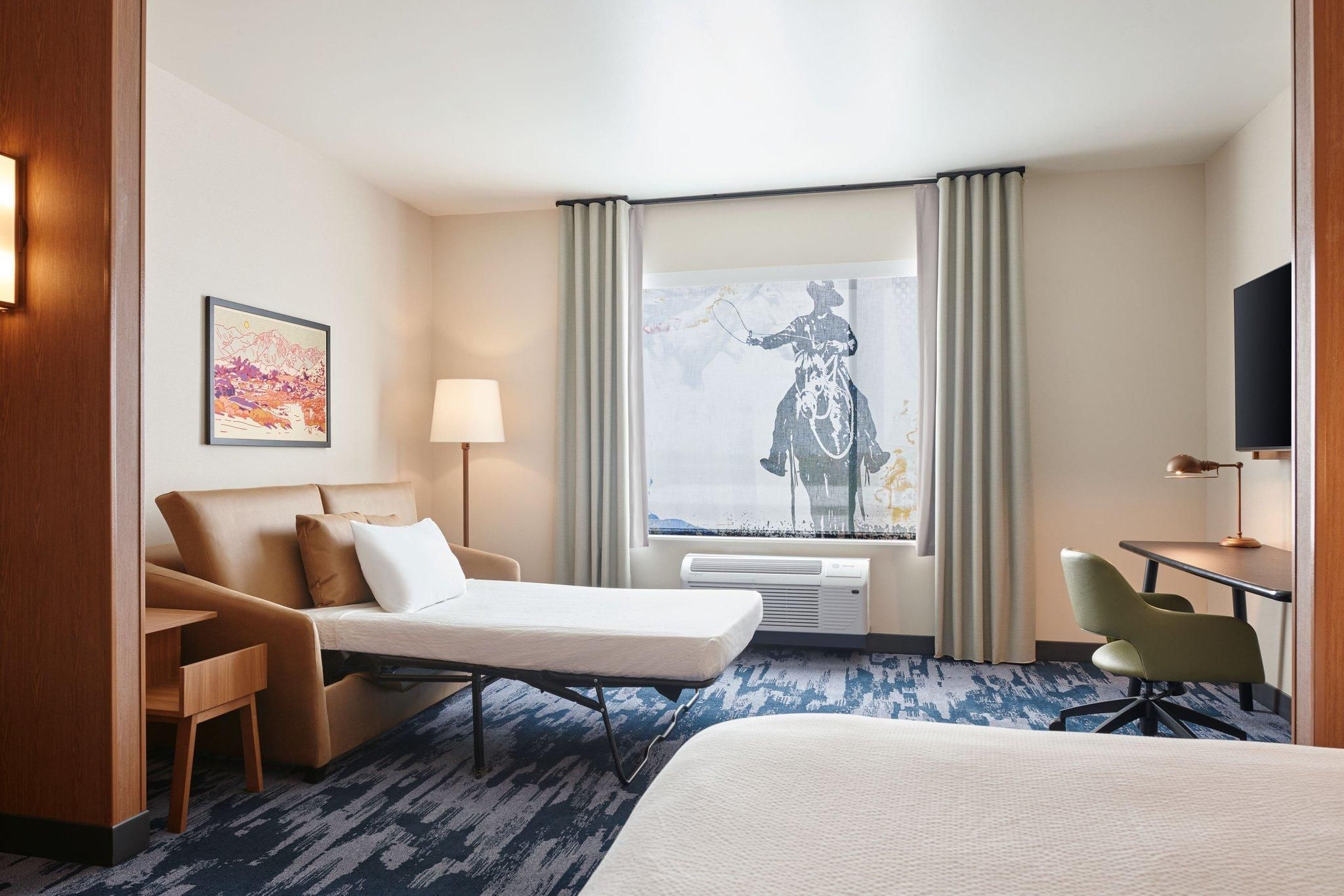Suite w/ 1 King & Sofabed, 1 Bedroom Suite, 1 King, Non-Private Sofa bed