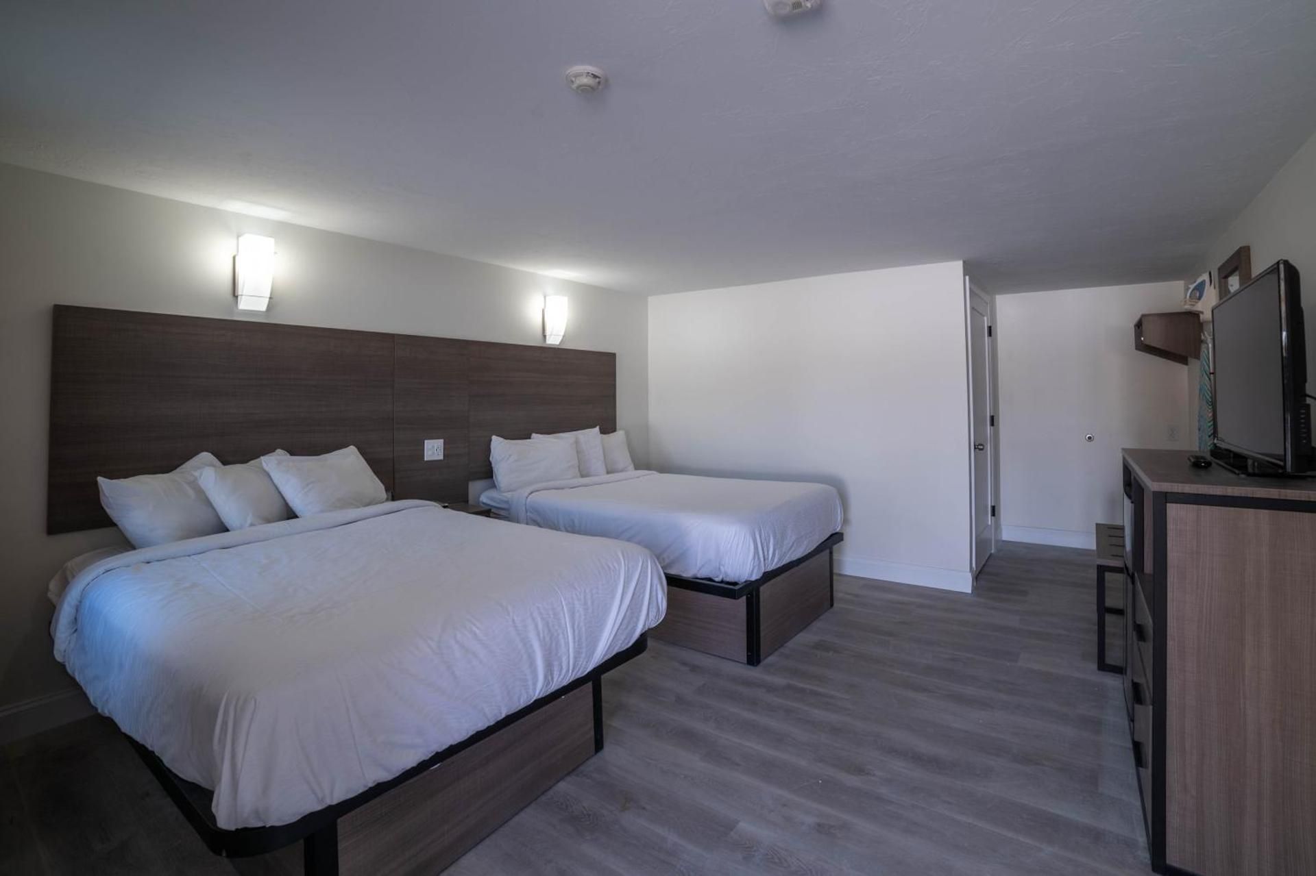 Viking Shores Motor Inn Double Room with Two Double Beds 2