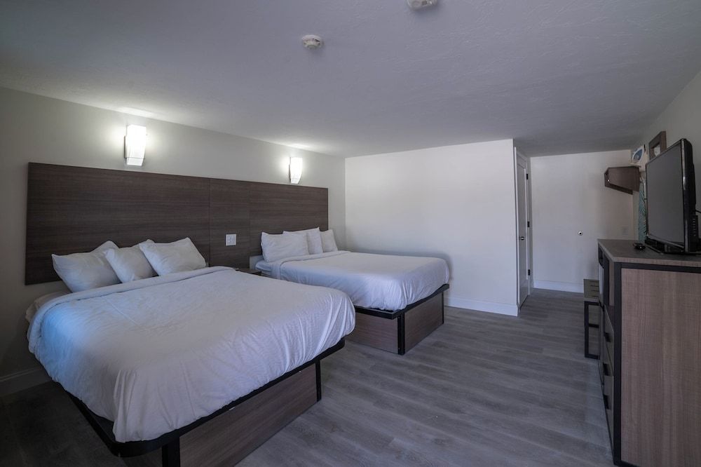 Viking Shores Motor Inn Room, 2 Double Beds 4