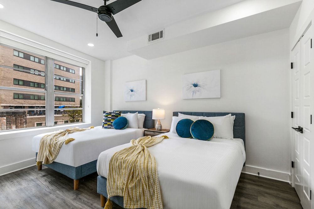 Luxury Condo, 4 Bedrooms