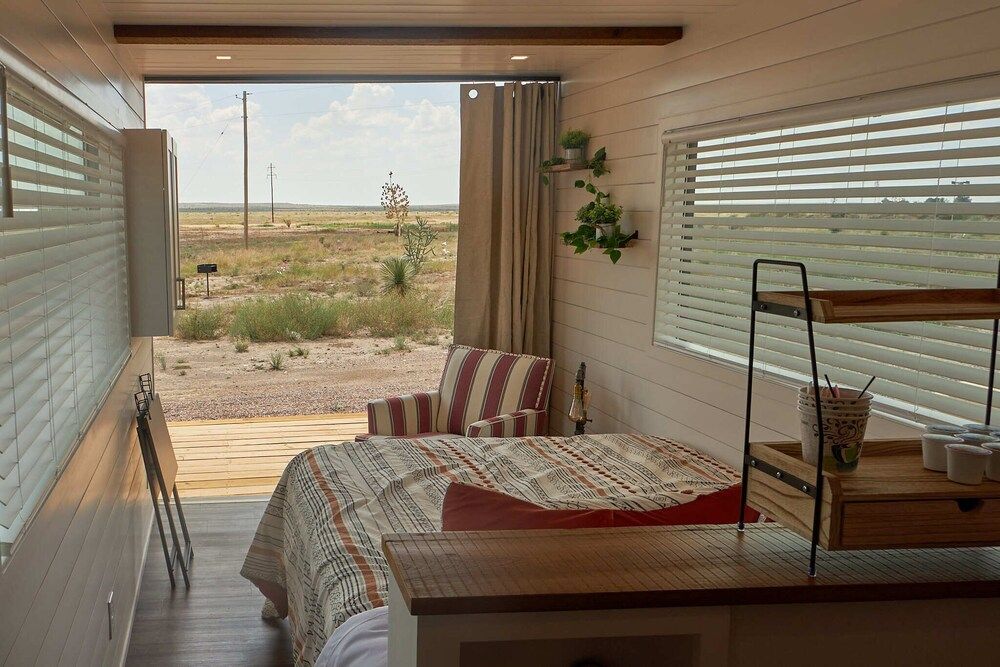 Glampinn Marfa Panoramic Mobile Home 17