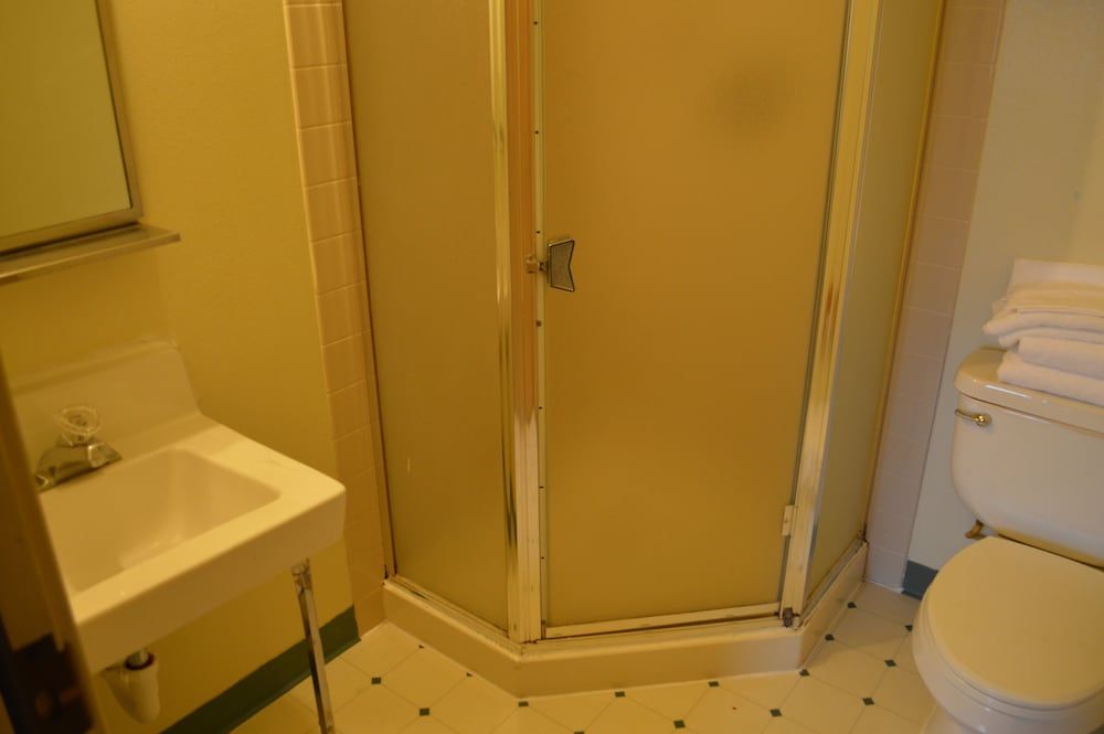 Room, 1 Queen Bed, Private Bathroom