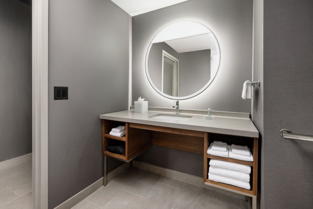 Courtyard By Marriott New Castle Standard Room, 1 Double Bed 3