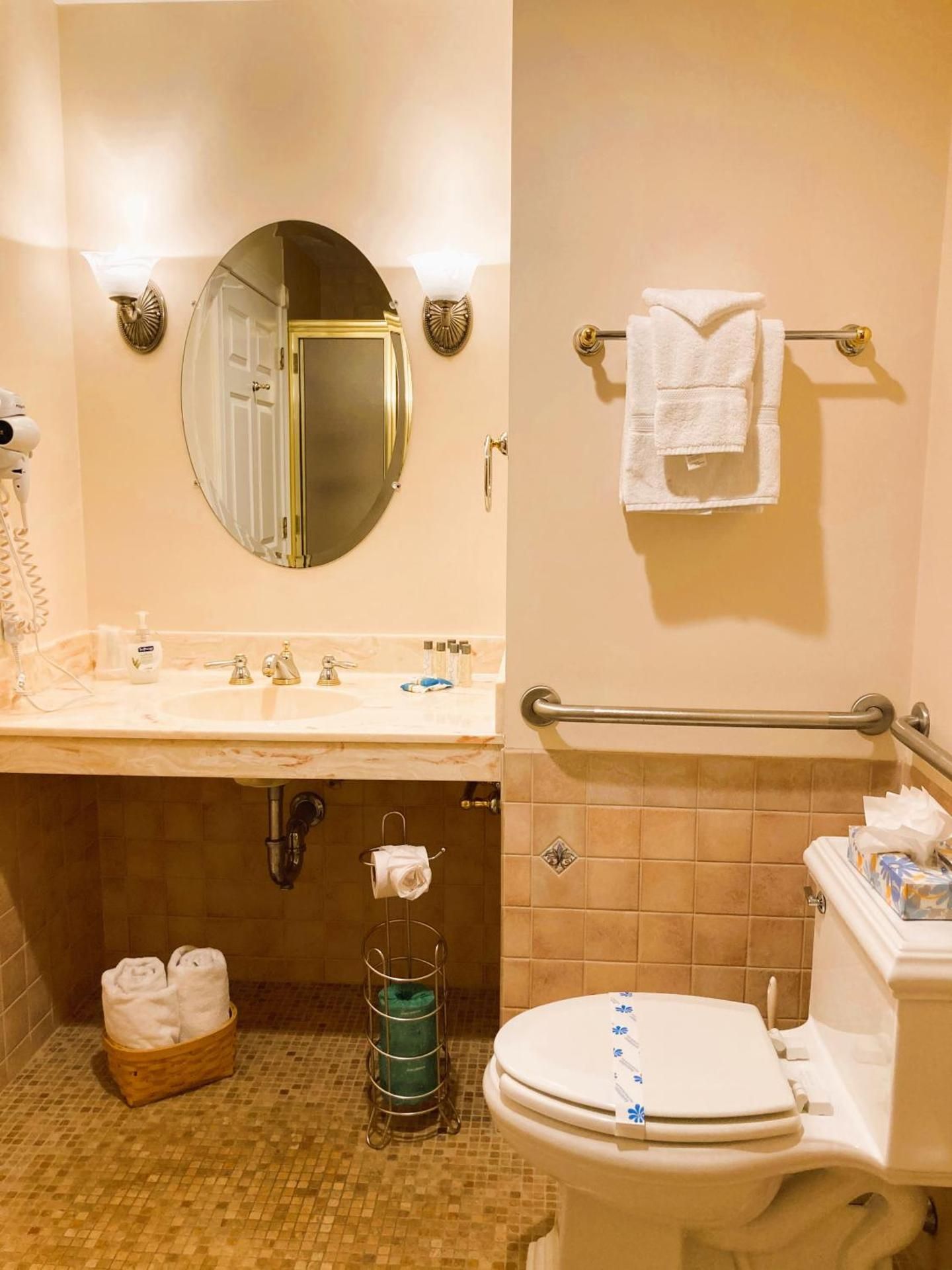 One-Bedroom Suite with Kitchenette, Deck, and Partial Ocean View  1B