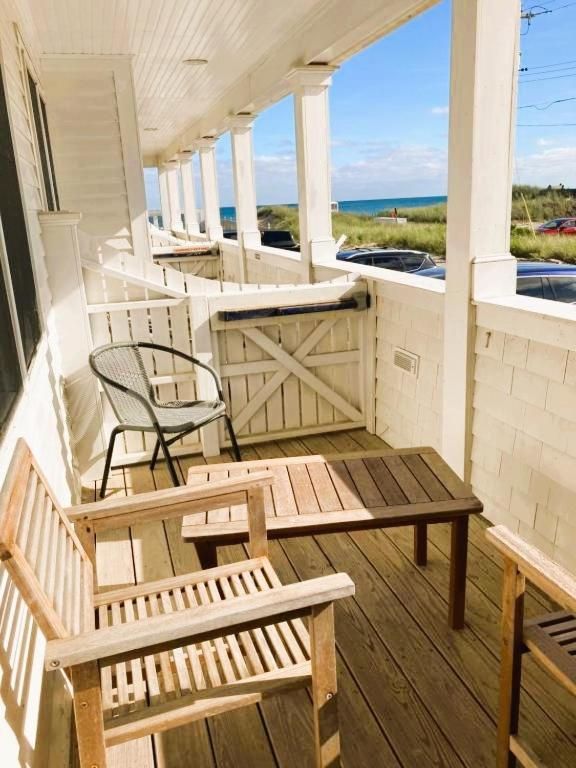 One-Bedroom Suite with Kitchen, Deck, Partial Ocean View  1C
