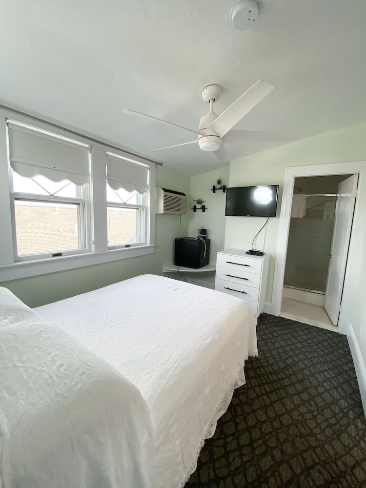 Comfort Single Room, Private Bathroom (Room 306)