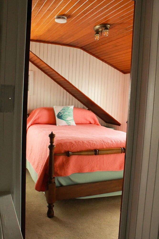 Private Beach House At By the Sea Bed and Breakfast