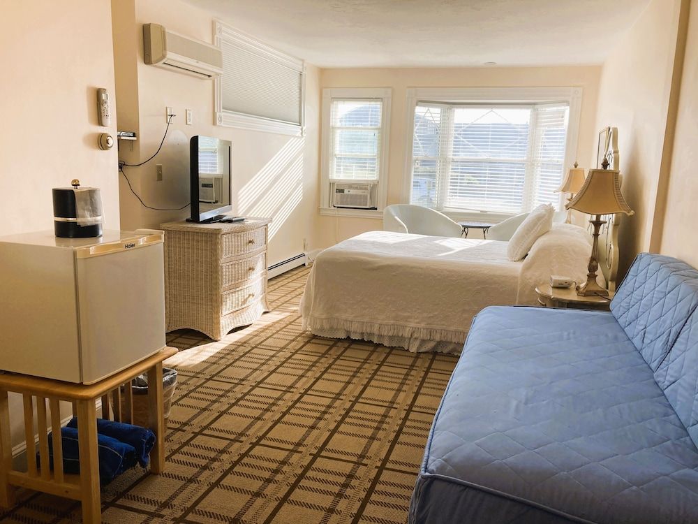 Standard Triple Room, Private Bathroom, Partial Sea View (Room 112)