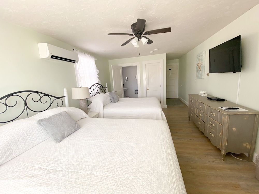 Standard Quadruple Room, Private Bathroom, Partial Sea View (Room 114)