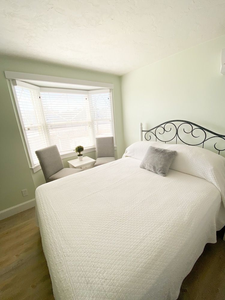 Standard Quadruple Room, Private Bathroom, Partial Sea View (Room 114)
