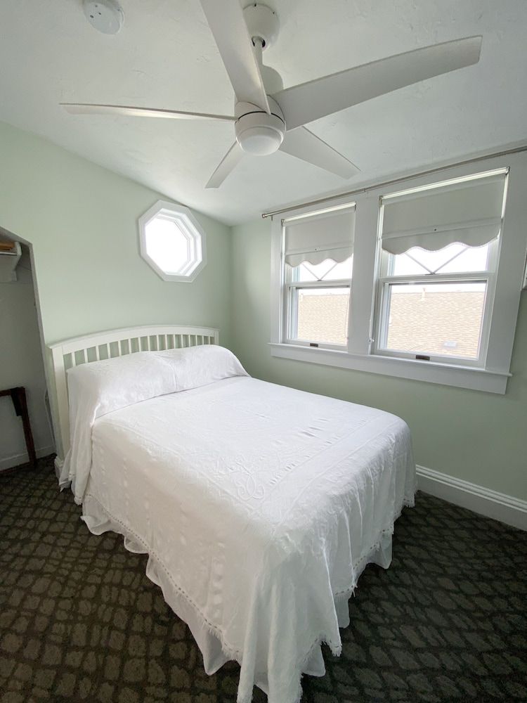 Comfort Single Room, Private Bathroom (Room 306)