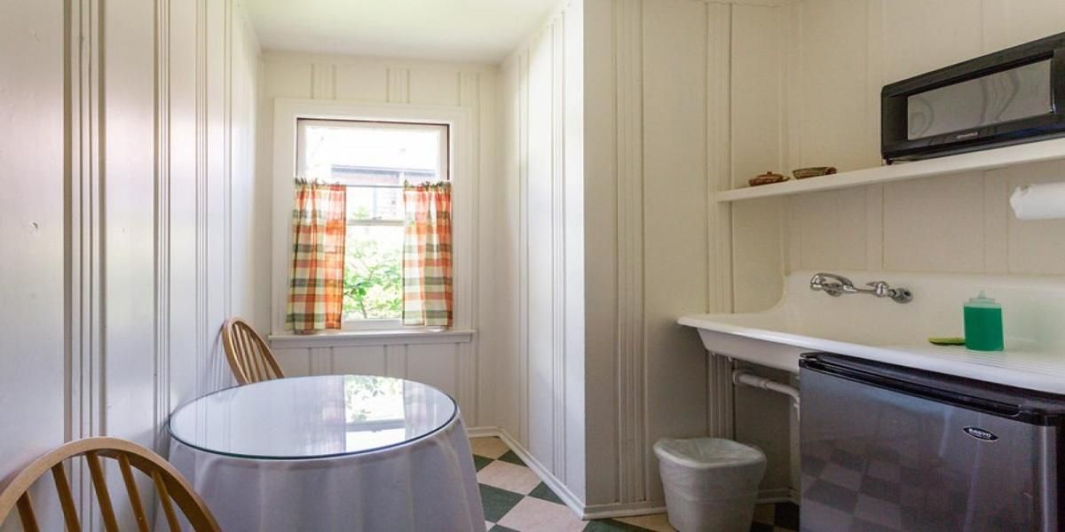 Jennifer's Room with Shared Bathroom