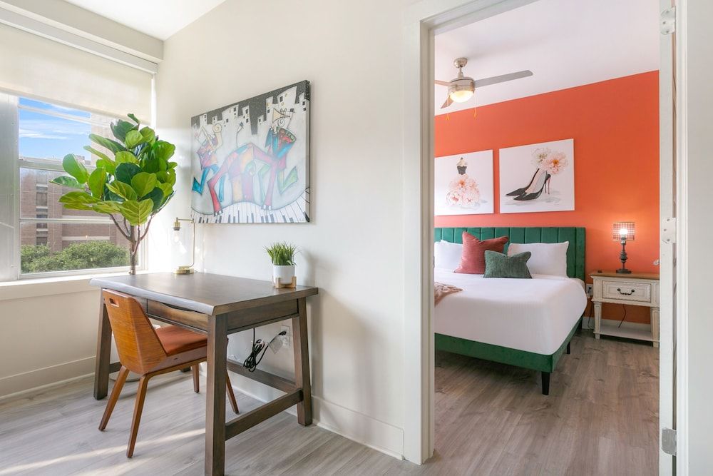 Luxury Condo, 4 Bedrooms, 2 Bathrooms