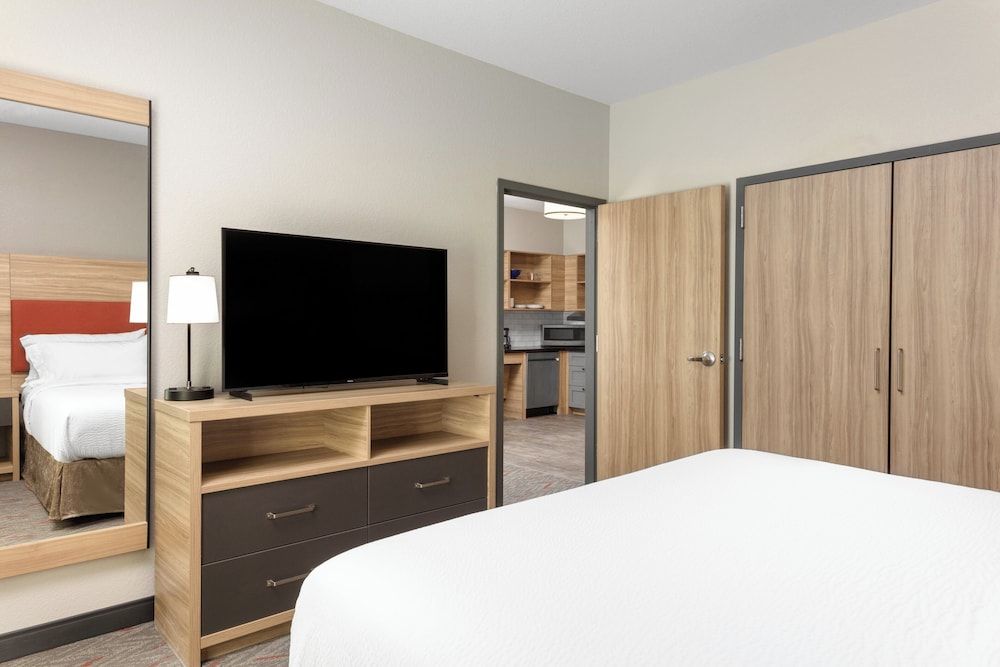 Room, 1 Bedroom, Roll-in Shower (Mobility Accessible)