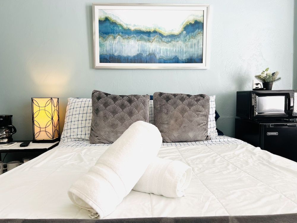 Somerset Signature Room, 1 Queen Bed