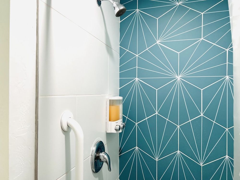 Somerset Signature Room, 1 Queen Bed 7