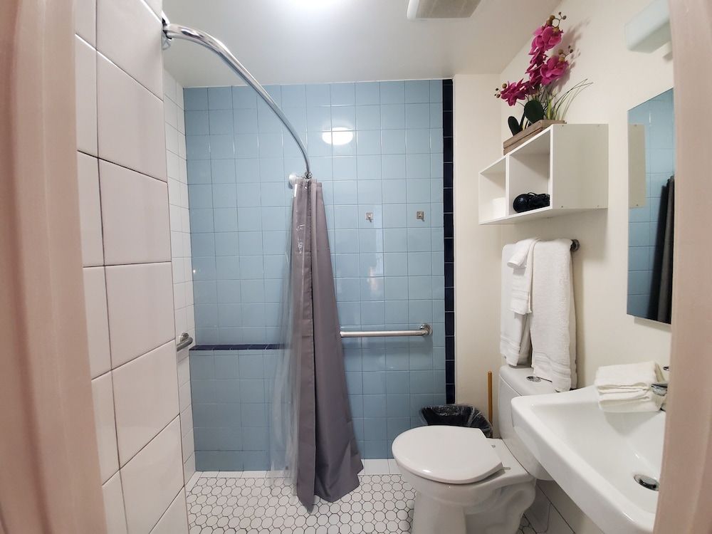 Somerset Signature Room, 1 Queen Bed 6