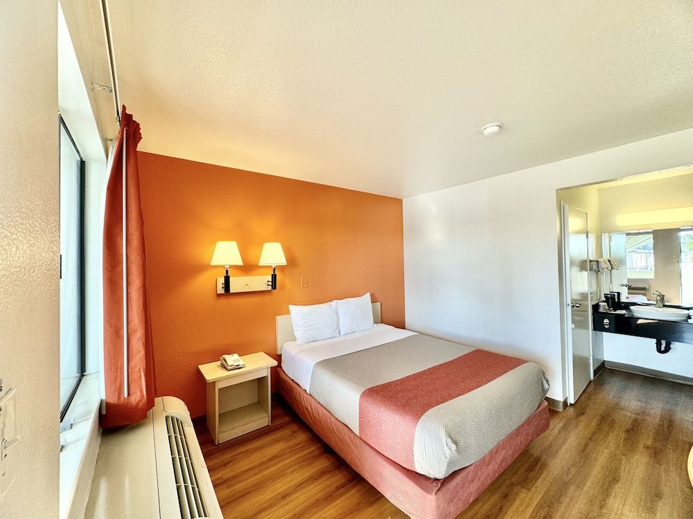 Studio 6 Suites – Bellflower, Ca  - Los Angeles