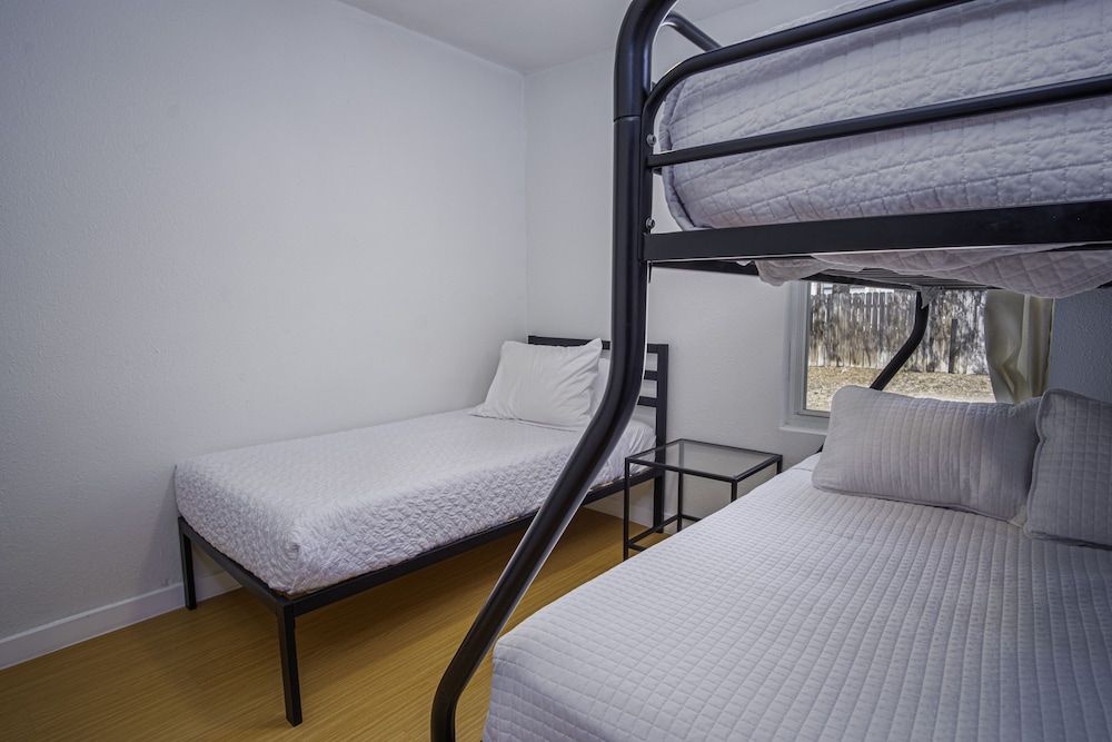 House (2 Bedrooms)