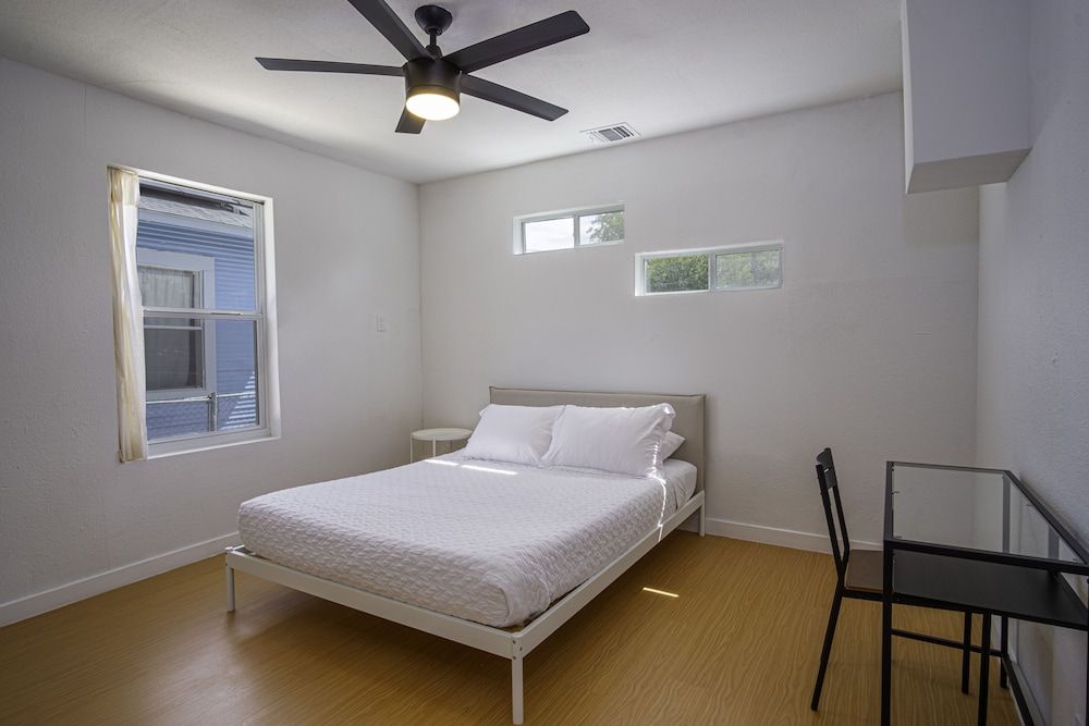 House (2 Bedrooms)