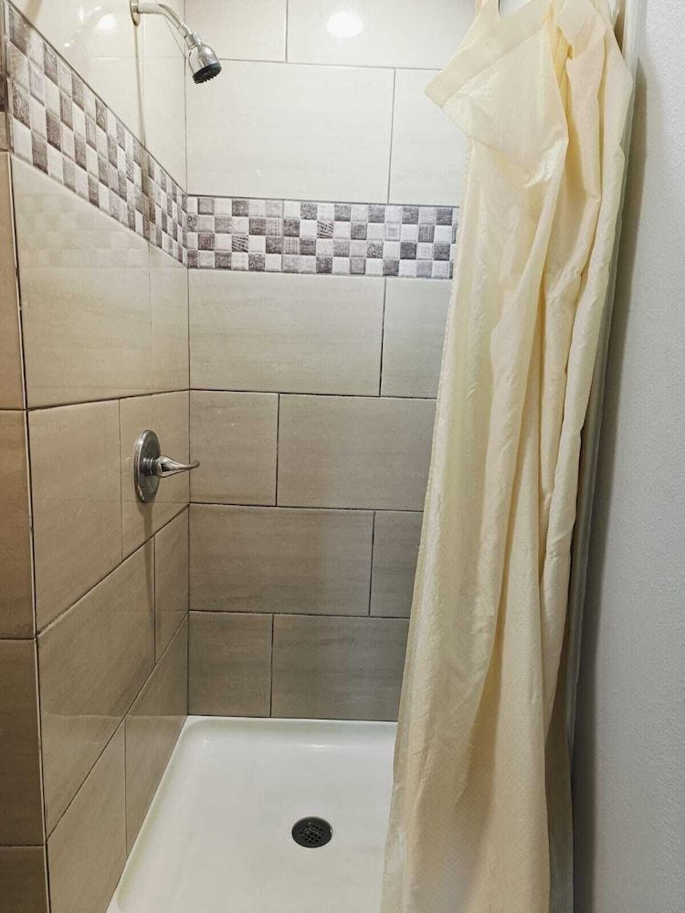 Village Inn Motel Room, 1 King Bed, Non Smoking 6