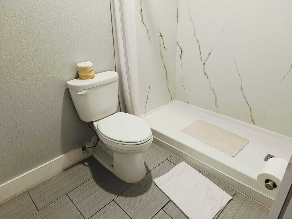 Village Inn Motel Room, 1 King Bed, Non Smoking 5