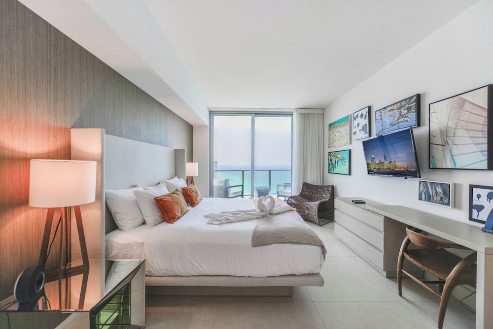 Luxury Condo, 1 Bedroom, City View
