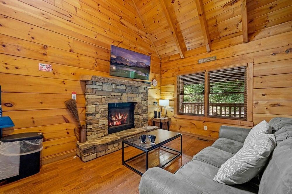 Sunrise Woods Retreat Cabin, 1 Queen Bed with Sofa bed, Hot Tub 9