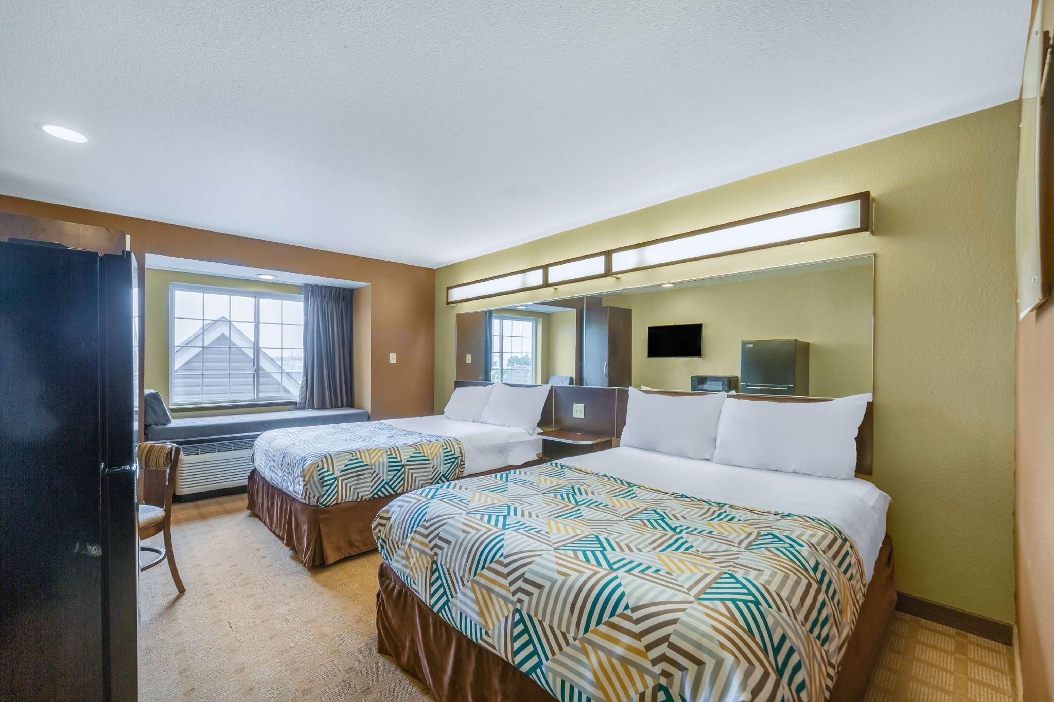 Motel 6 Breaux Bridge, LA 2 Queen Beds | Non-Smoking, Micfridge