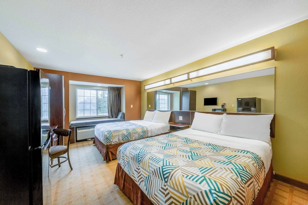Studio 6 Suites - Breaux Bridge, La Standard Room, 2 Queen Beds, Accessible, Non Smoking 4
