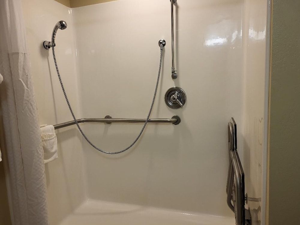 Starkville Inn & Suites Suite, 1 Queen Bed with Sofa bed, Accessible, Non Smoking 6