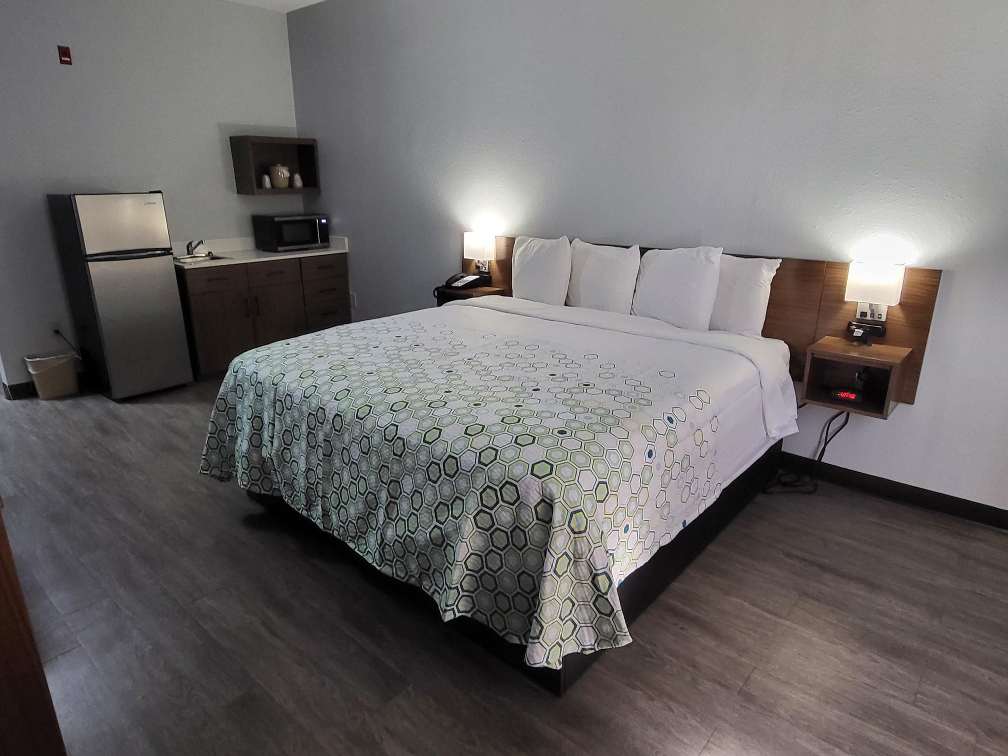 HomeTowne Studios Prattville ADA Accessible Studio King Non-Smoking 3