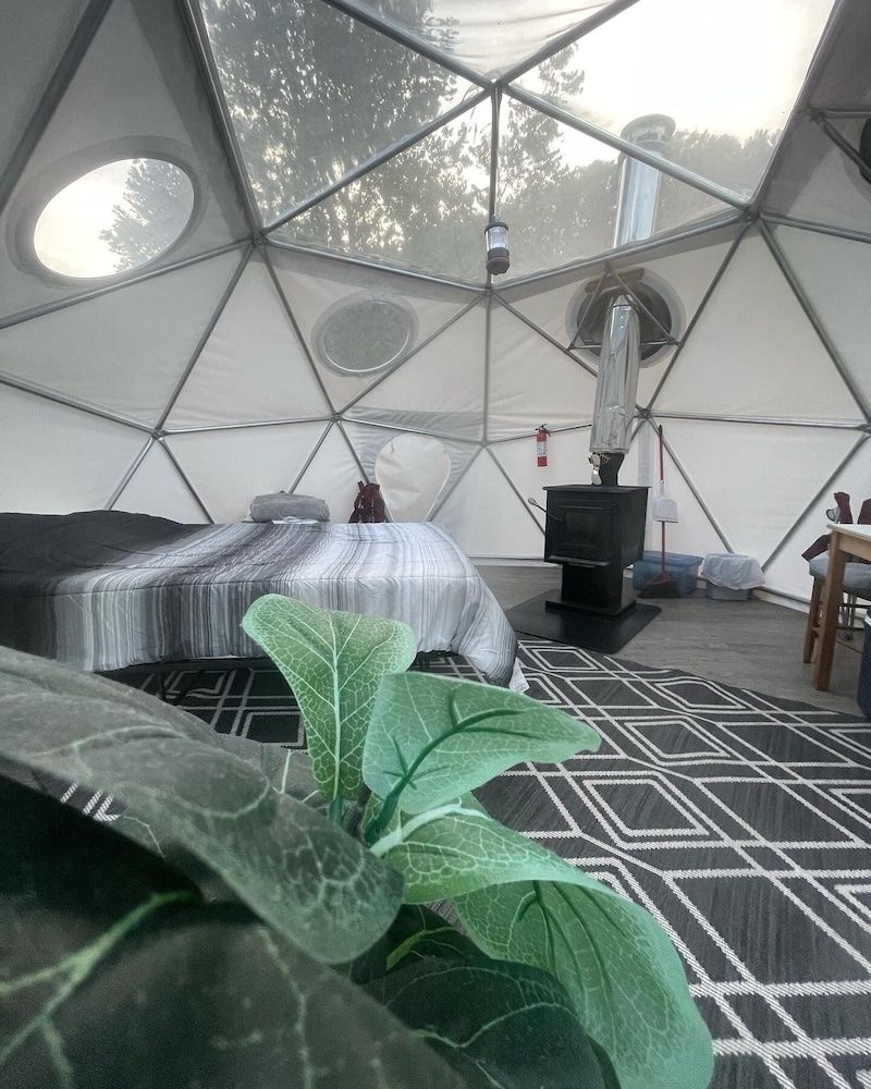 Laurel River Club Bed & Breakfast