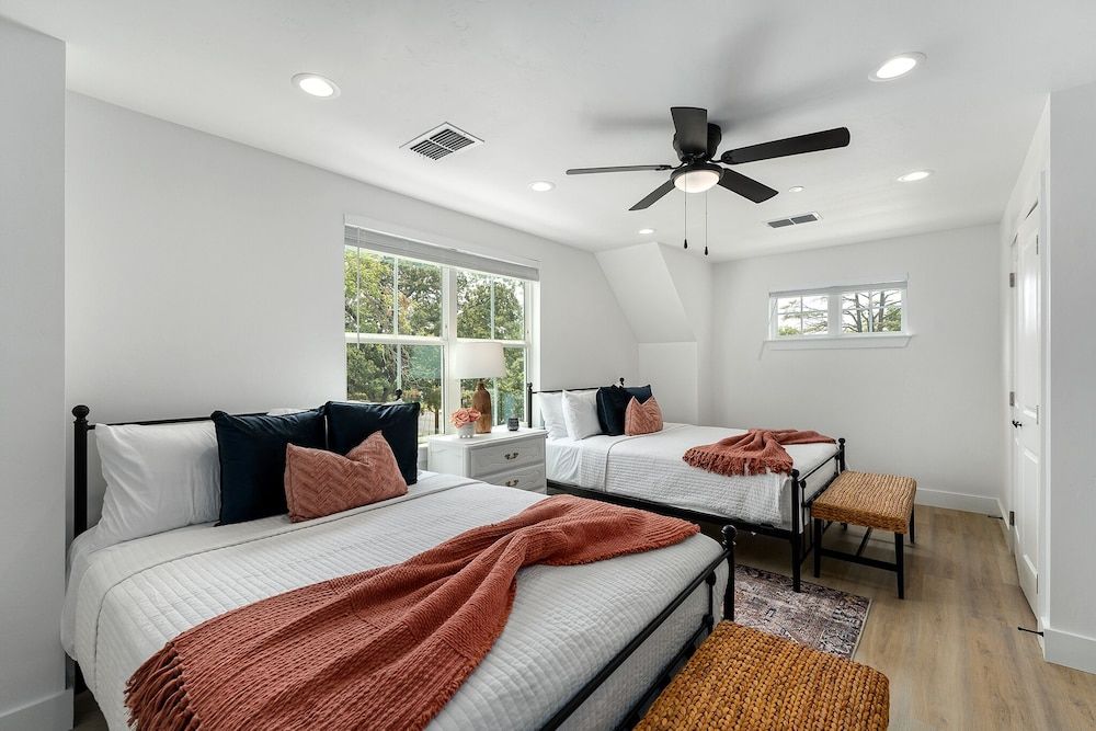 House, Multiple Beds, Hot Tub