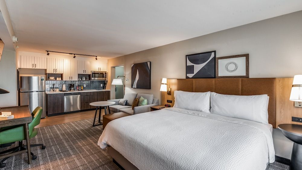Staybridge Suites Dallas Market Ctr Love Field by IHG Studio Suite, 1 King Bed 3