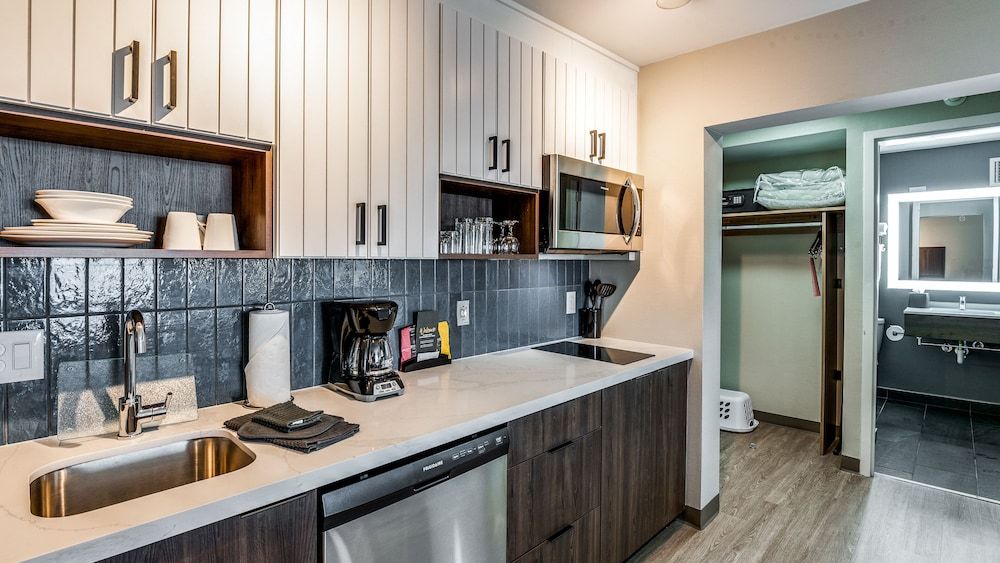 Staybridge Suites Dallas Market Ctr Love Field by IHG