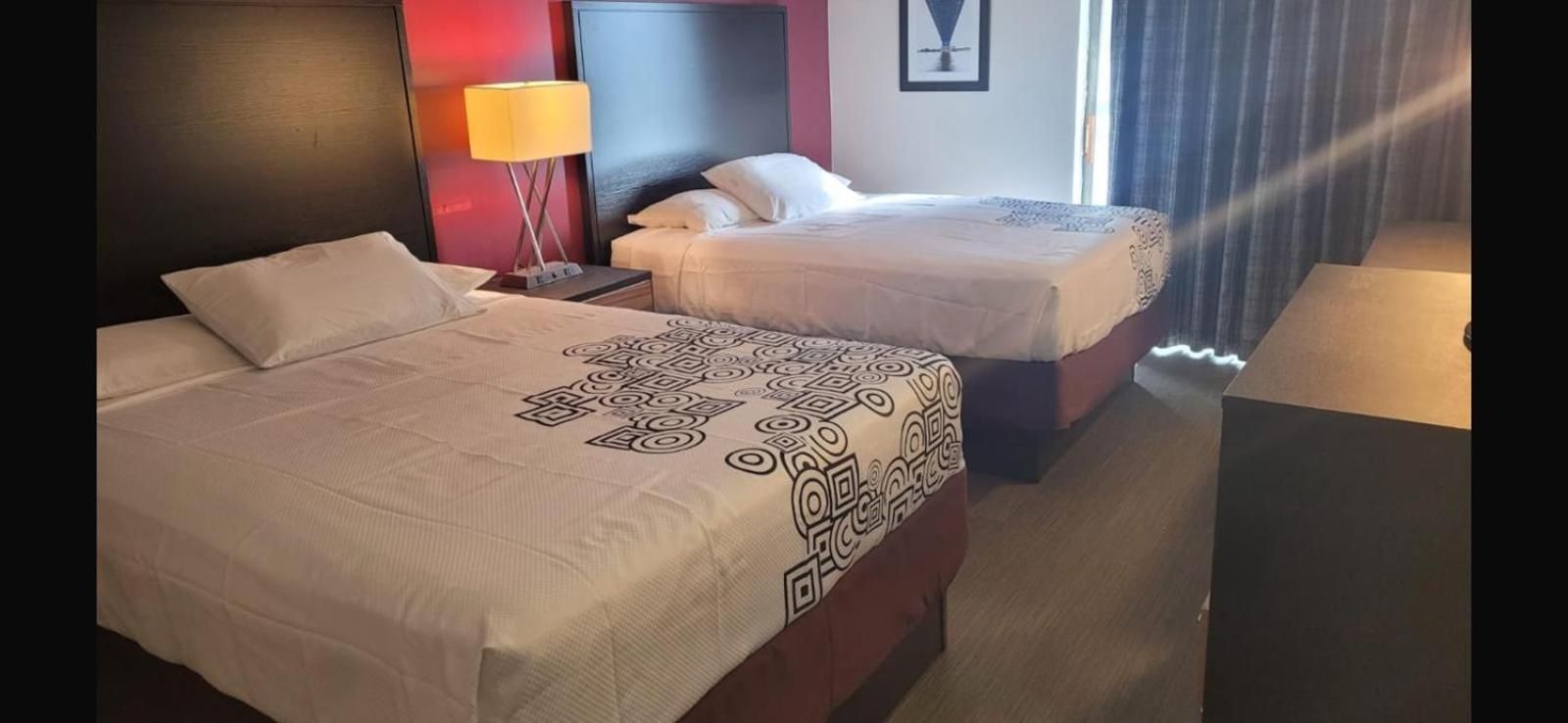 2 Queen Beds No-Smoking Room