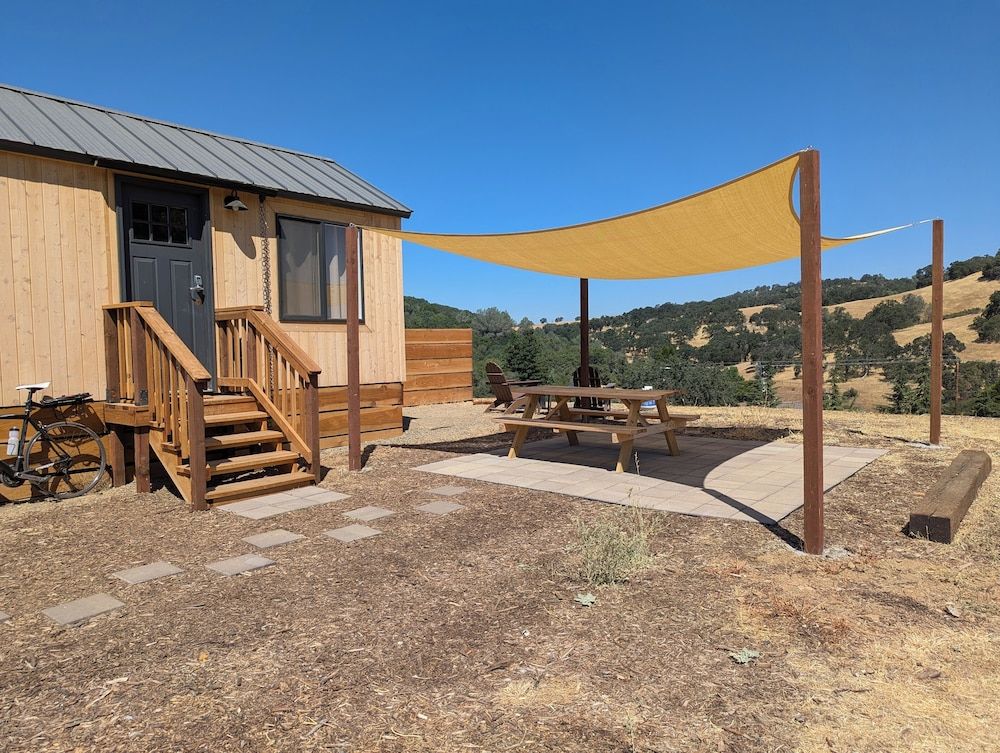 Wildhaven Yosemite Glamping Standard Cabin, Patio, Hill View 5