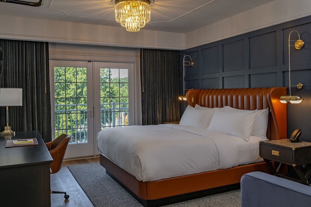 Traditional Room, 1 King Bed (Hearing Accessible)