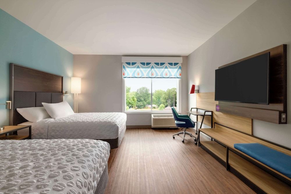 Room, 2 Queen Beds, Accessible, Bathtub