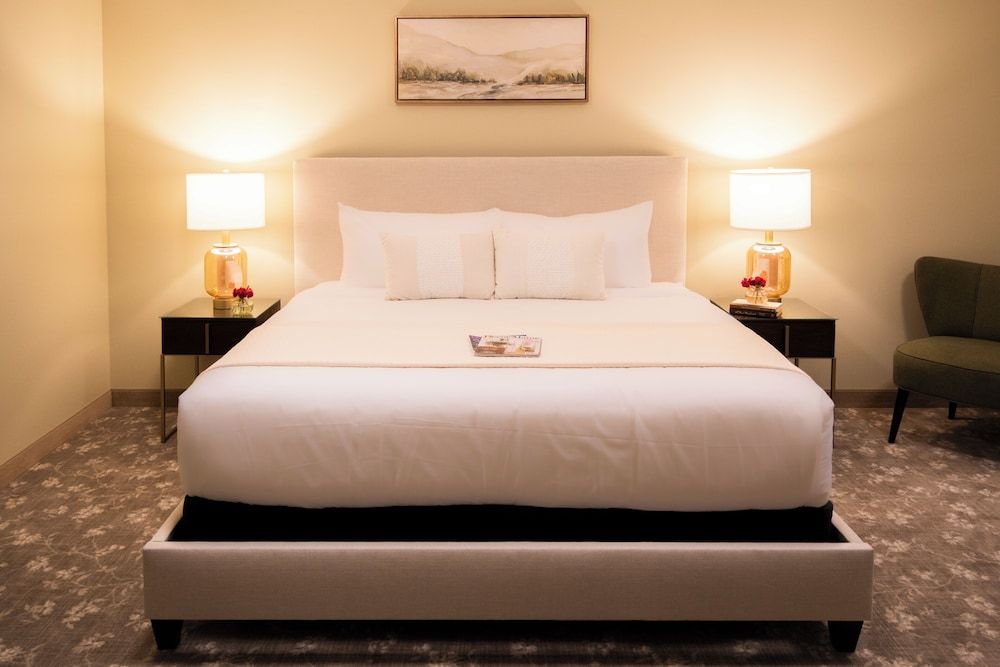 The Pathmaker Hotel Deluxe Room, Multiple Beds