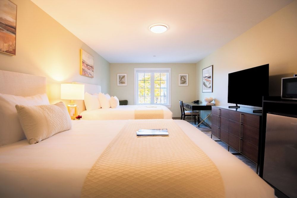 The Pathmaker Hotel Deluxe Room, 2 Queen Beds